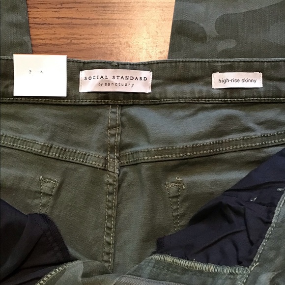 Women’s Camouflage Jeans Sz 16/33 - Picture 5 of 6